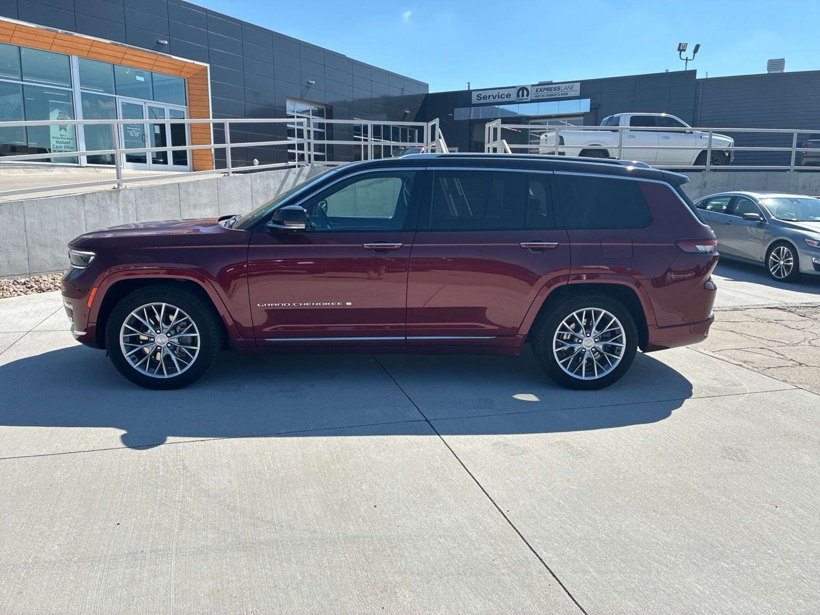 2022 Jeep Grand Cherokee L — side profile view