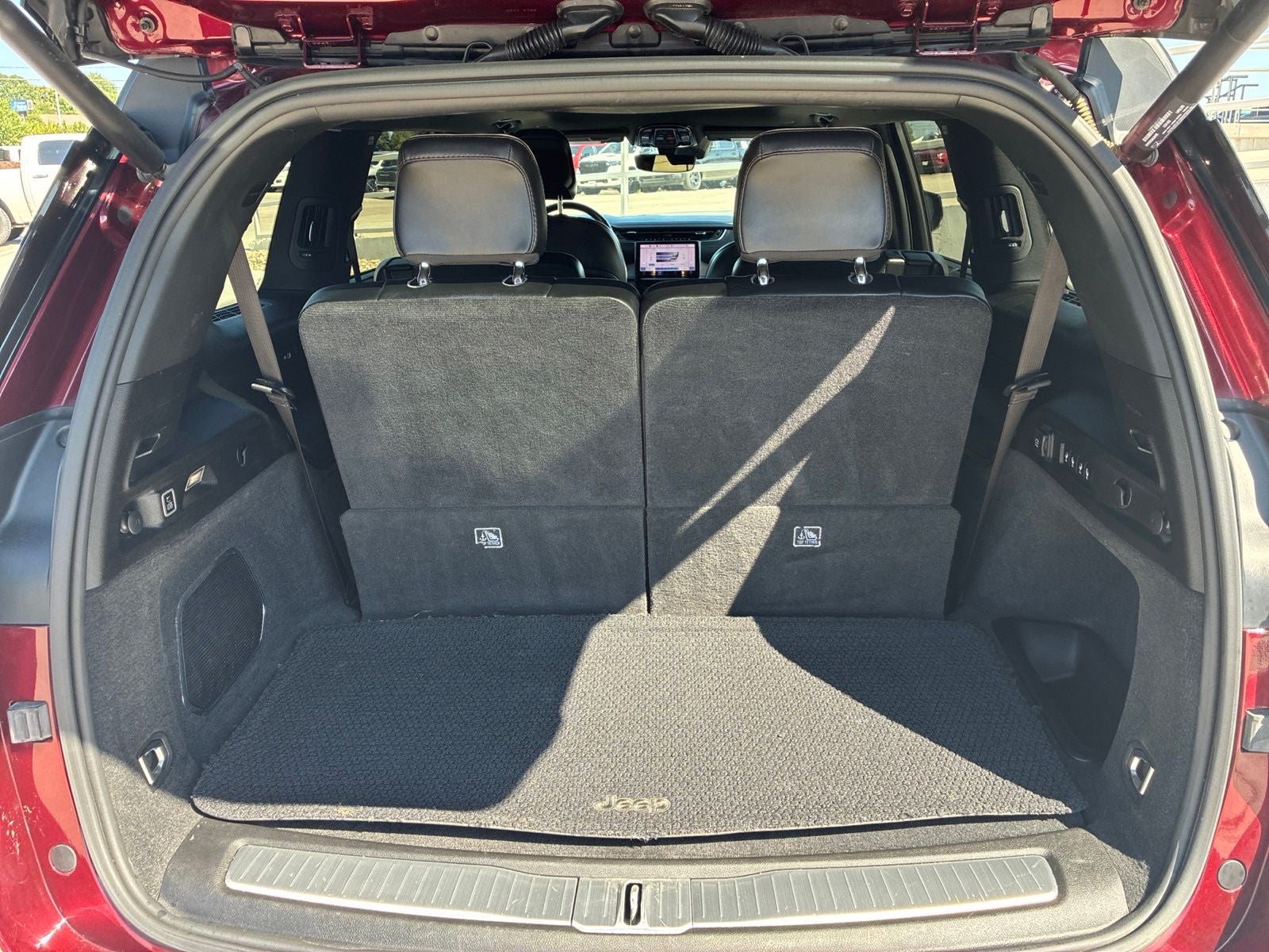 2022 Jeep Grand Cherokee L — detail view